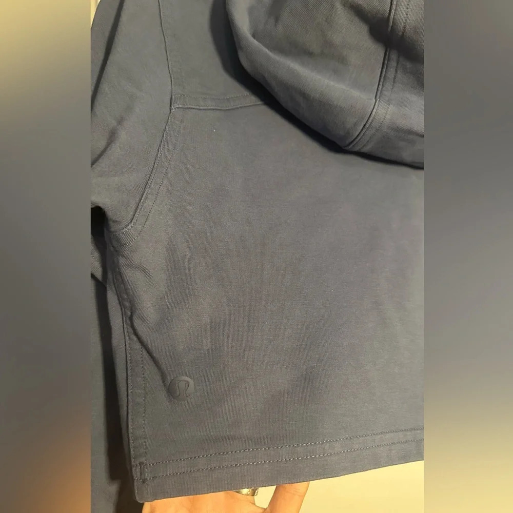Lululemon Cropped Hoodie Size Small (4 or 6) - Picture 4 of 5